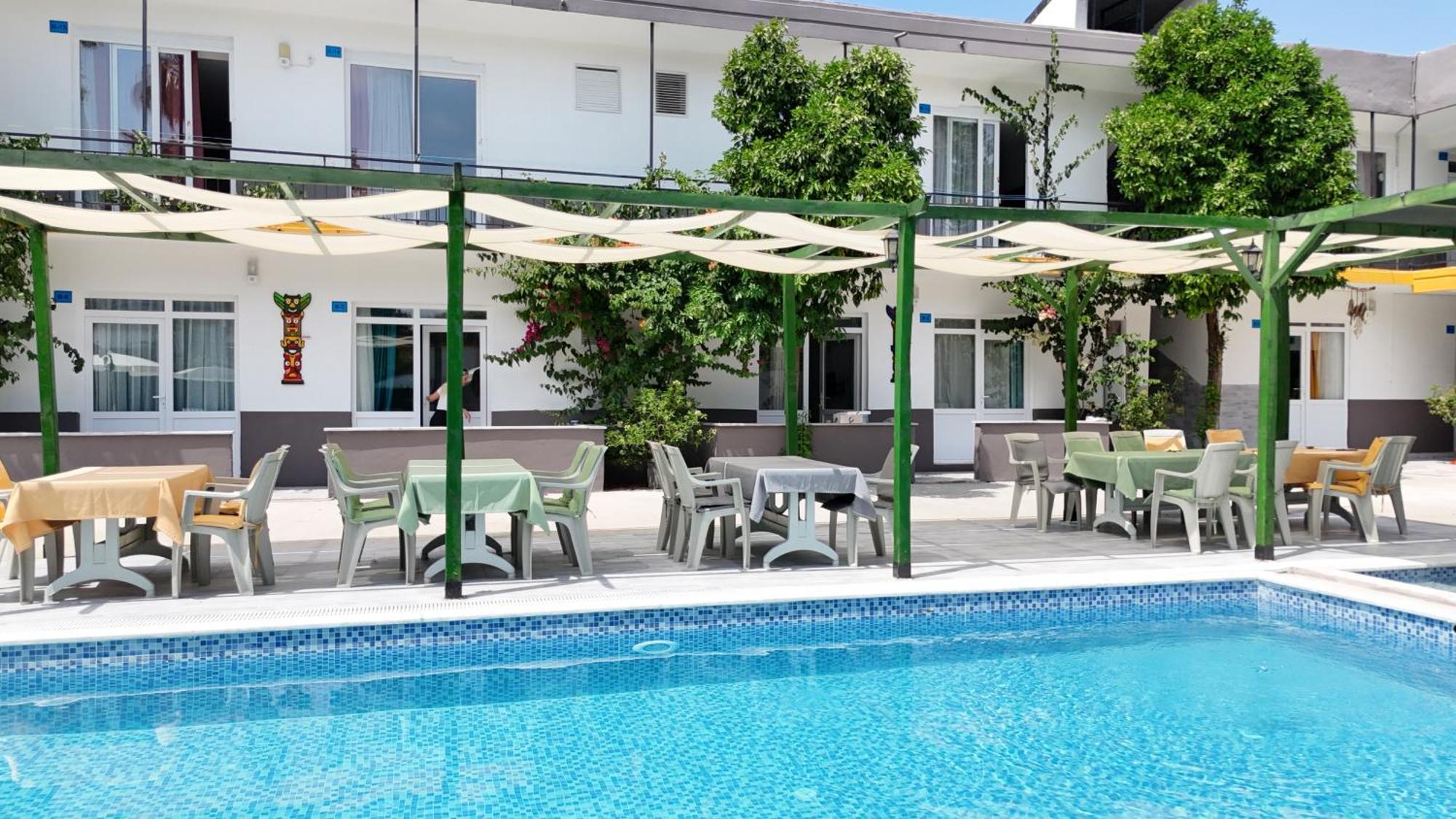 Hillside Apart Hotel Exterior photo