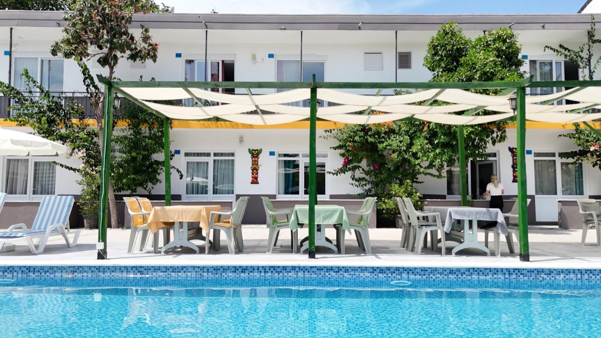 Hillside Apart Hotel Exterior photo