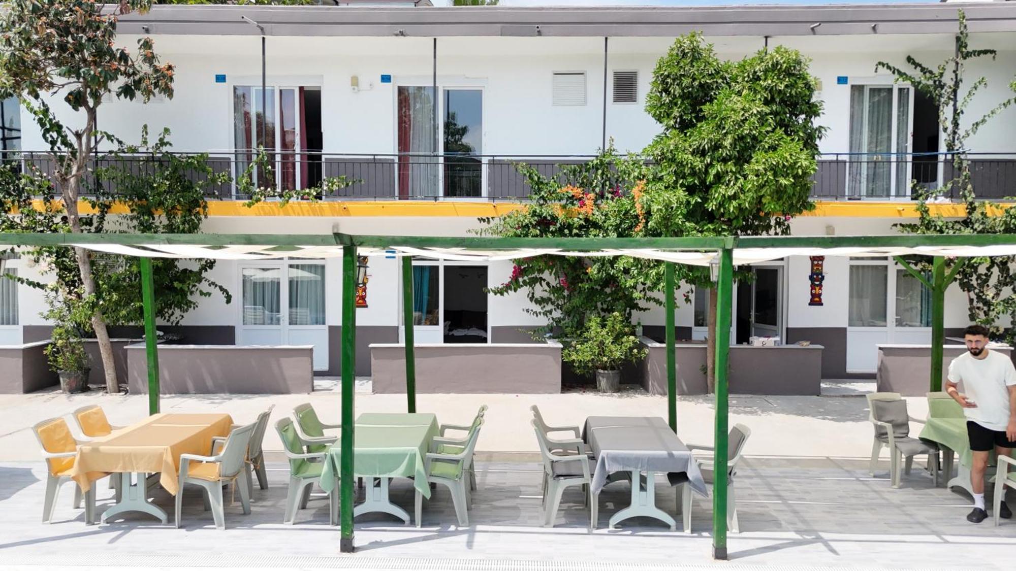 Hillside Apart Hotel Exterior photo